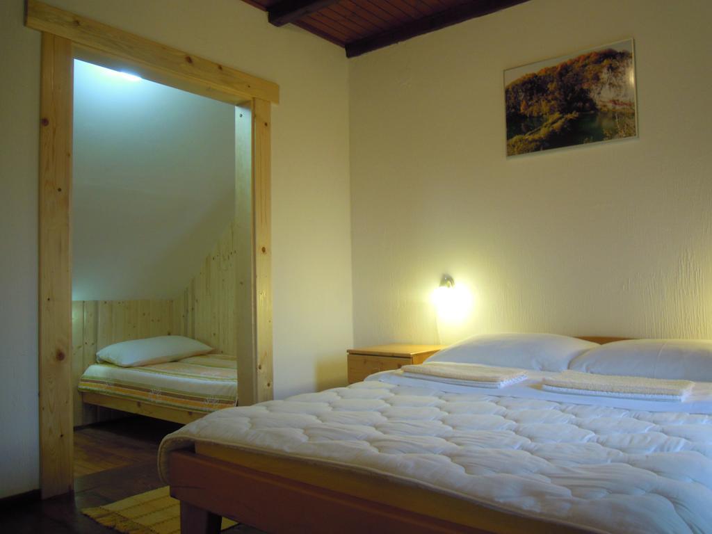 Wooden House Nela Near Plitvice Lakes Smoljanac Pokój zdjęcie